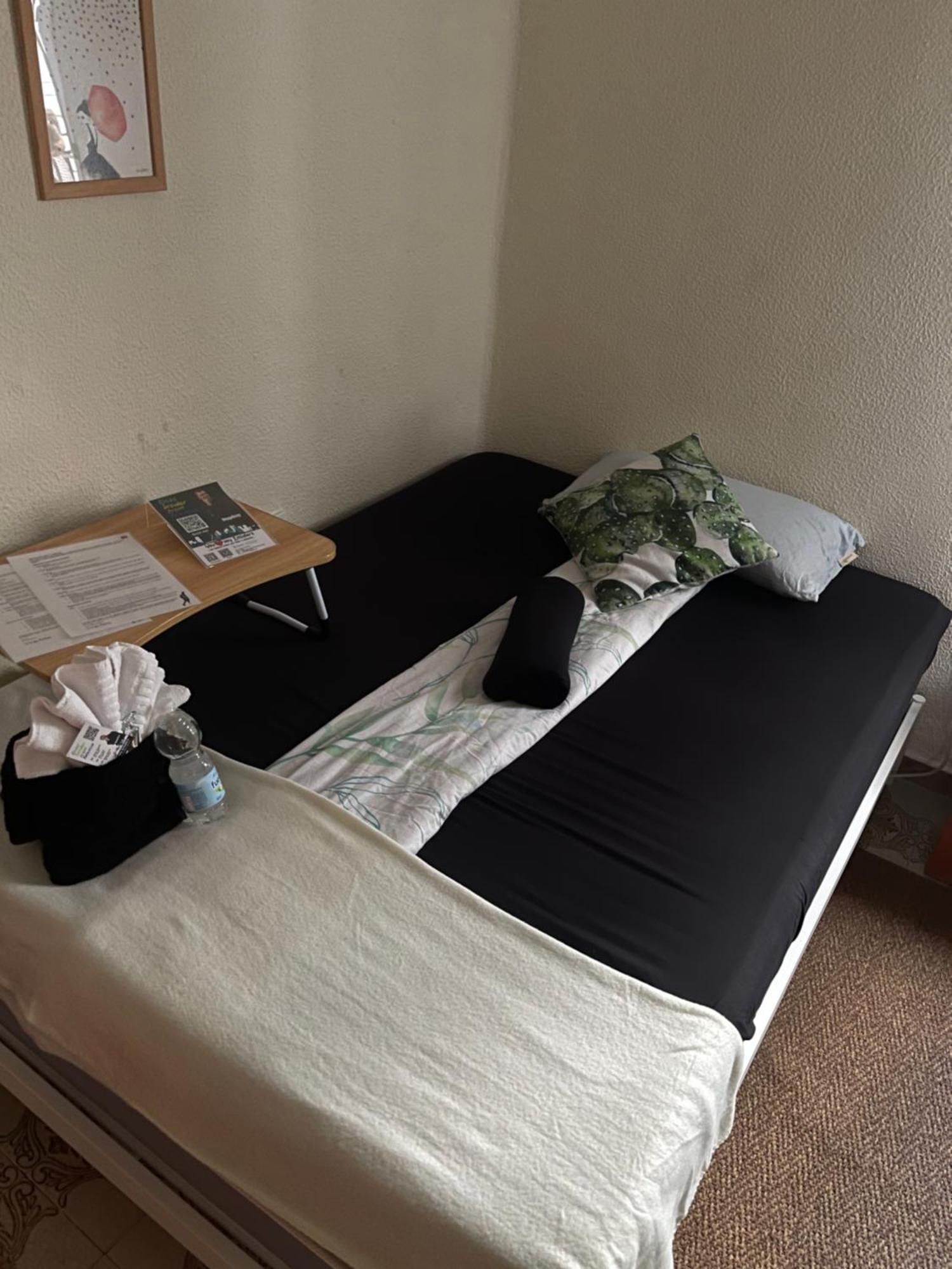 Grosses Modernes Zimmer "Silber" Fuer 2 Personen Und Katzenliebhaber Βαλένθια Εξωτερικό φωτογραφία